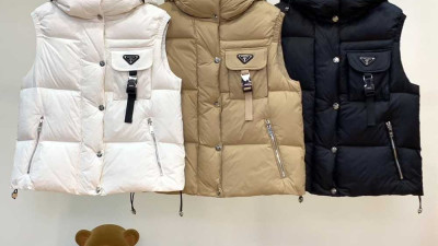 ❤️ PRADA VEST 2025 [2025 FW] 프라다 패딩 조끼 ✨ 없던 라인도 만들어주는 마법?!