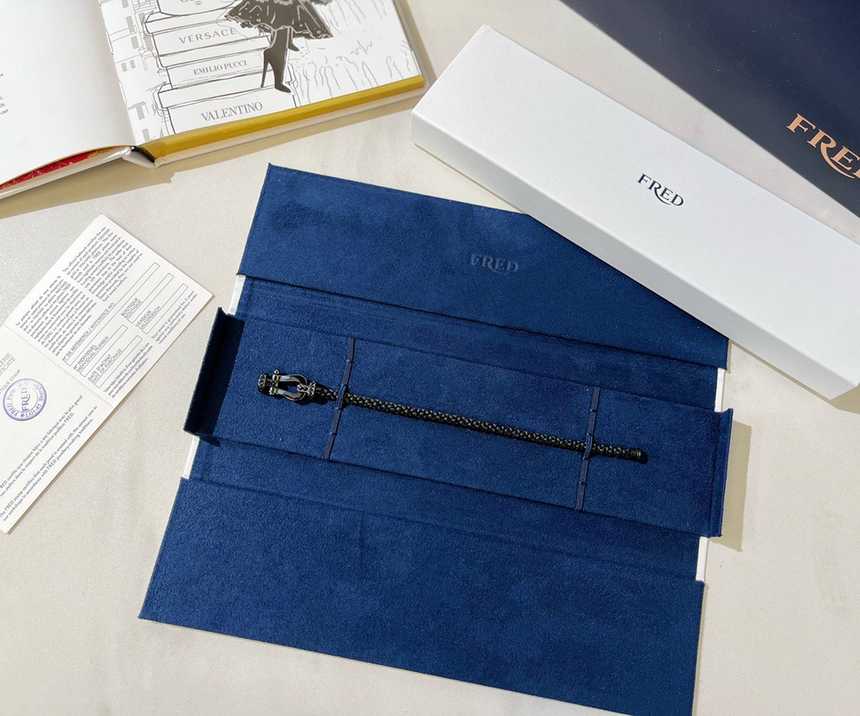 프레디 팔찌 브레이슬릿 | Size 기본 스트랩 Size 15, 16, 17 버클 2.6cm