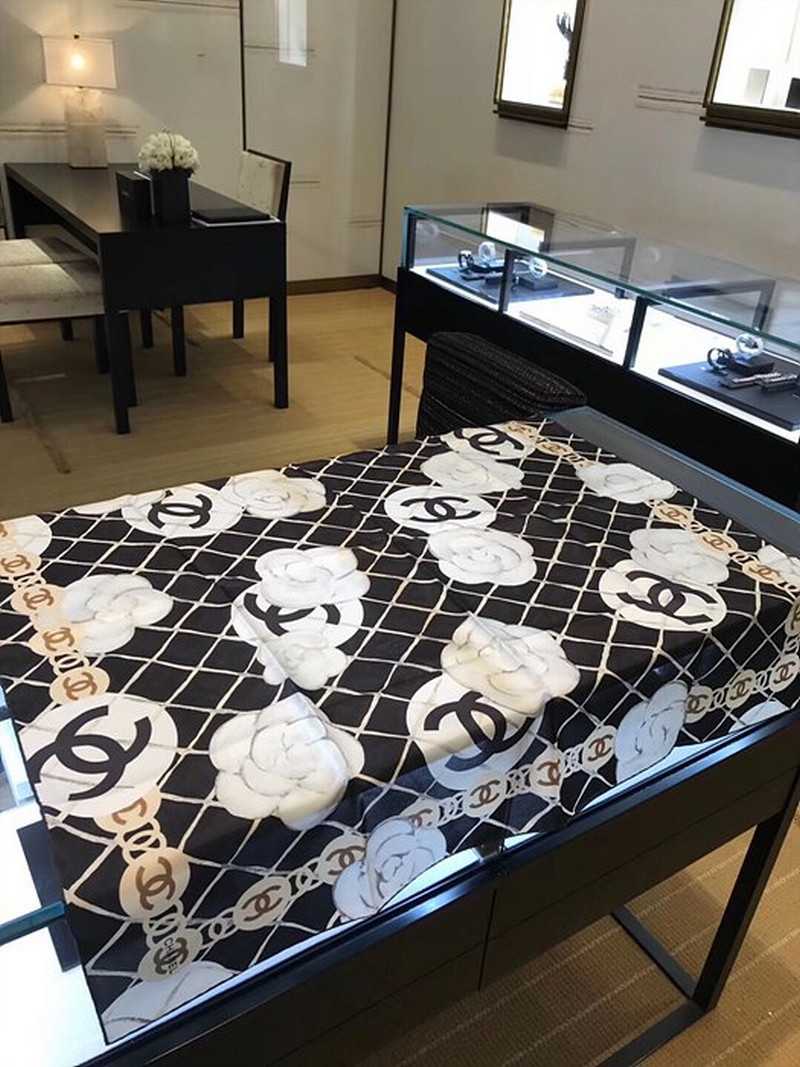샤넬 카멜리아 스퀘어 스카프 실크 트윌리 | Size 90 x 90cm
