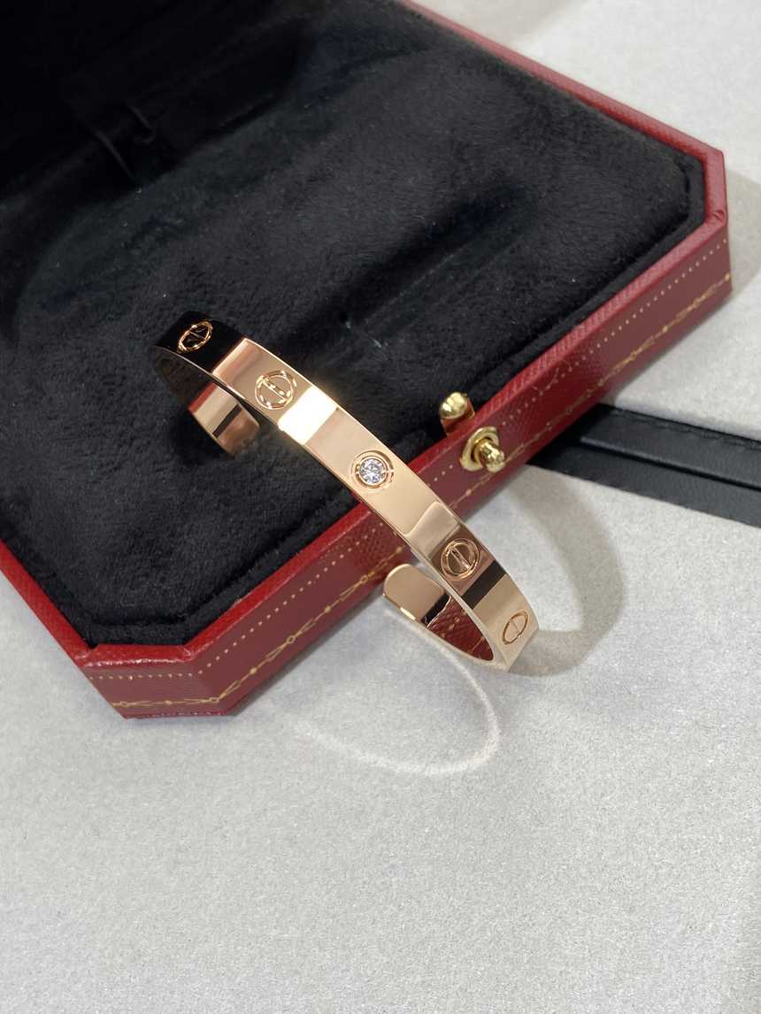 까르띠에 러브 와이드 다이아 팔찌 로즈골드 | Size FREE