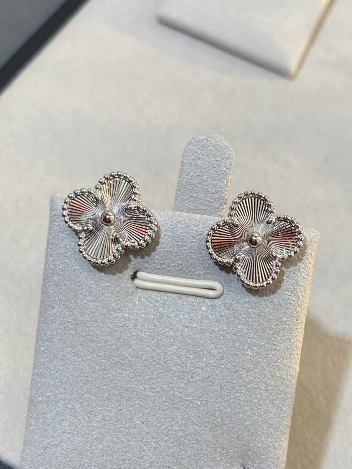 반클리프 빈티지 알함브라 네잎클로버 귀걸이 | Size 1.5 x 1.5cm