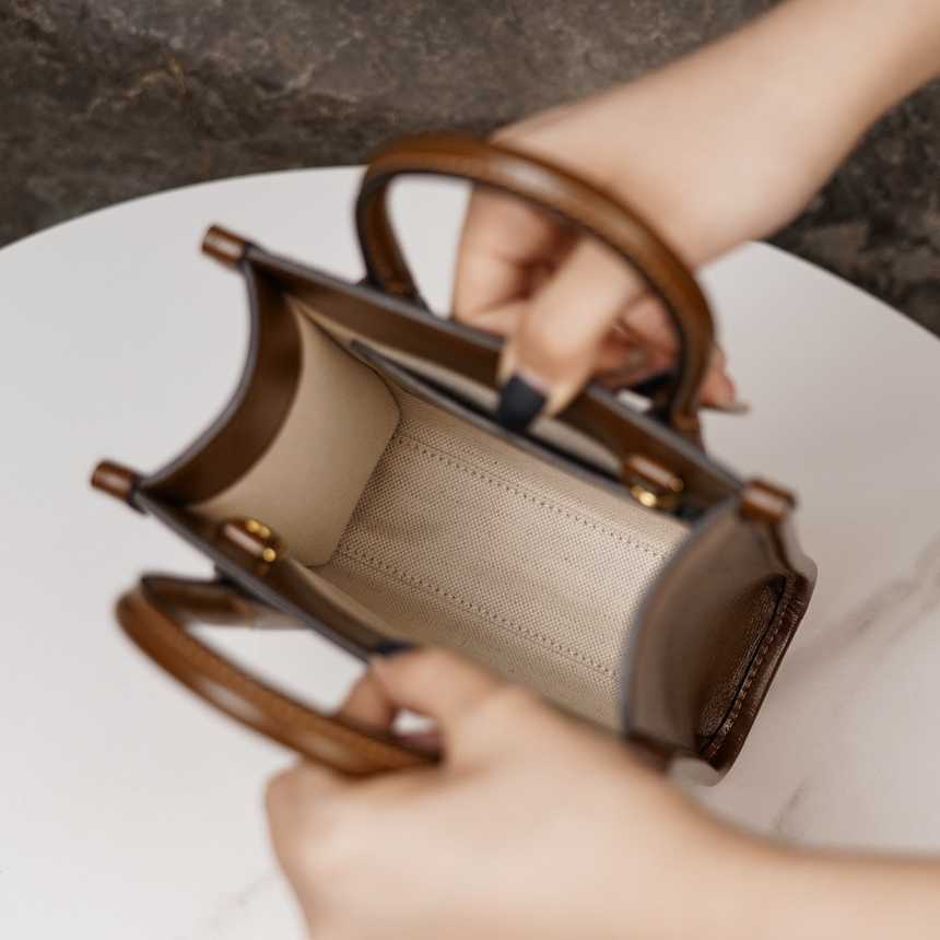 구찌 인터로킹G 미니 토트백 671623 | 16 x 20 x 7cm