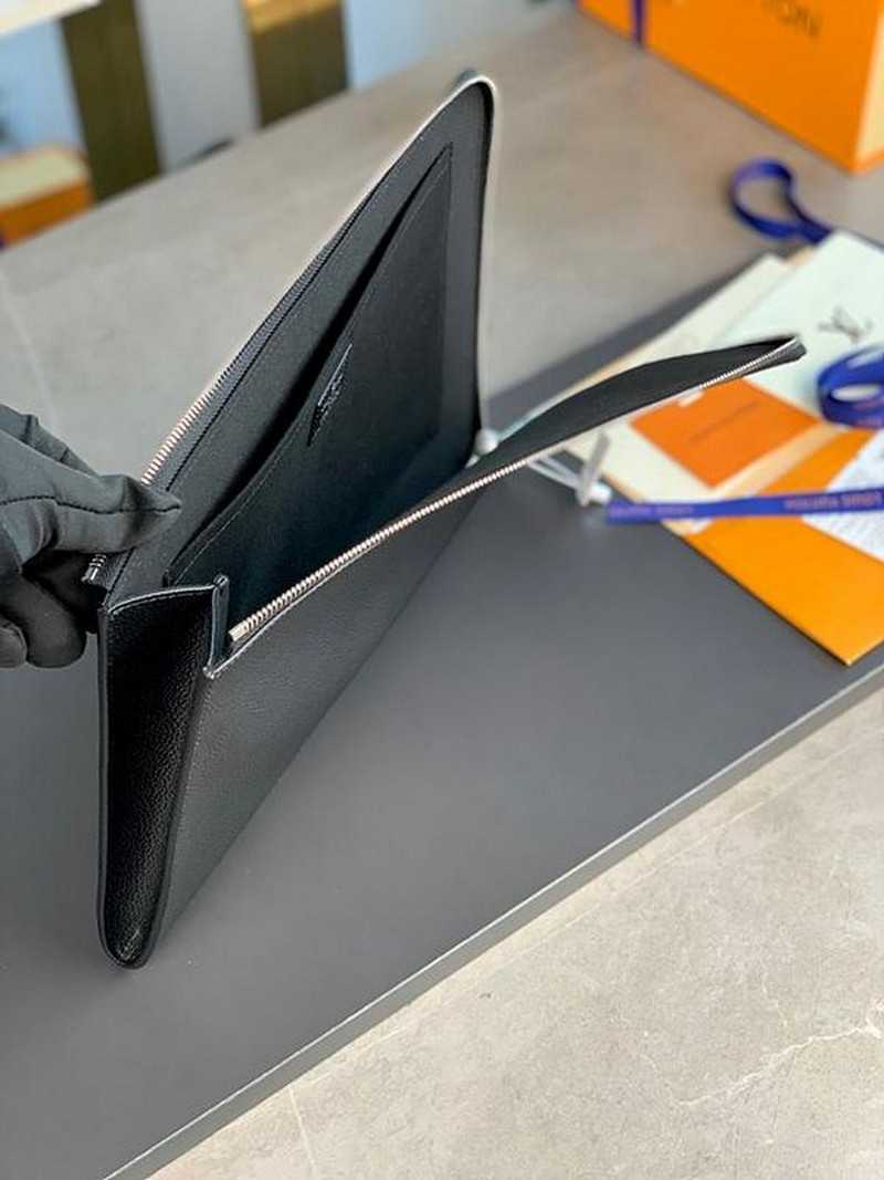 루이비통 포쉐트 주르 gm 클러치 m67768 토뤼옹 레더 | 35 x 25 x 2cm