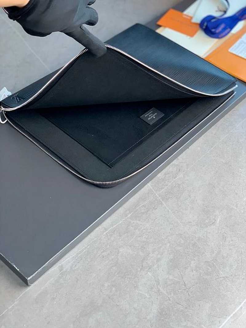 루이비통 포쉐트 주르 gm 클러치 m64153 에삐 레더 | 35 x 25 x 2cm