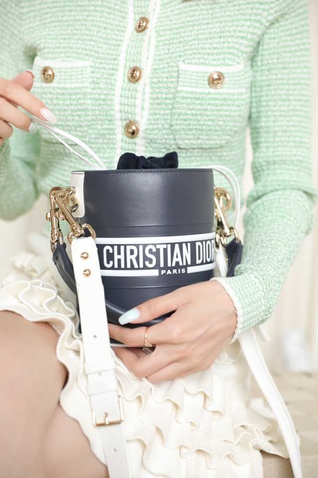 디올 바이브 버킷백 스몰 | 사이즈: 14 x 18 x 14cm