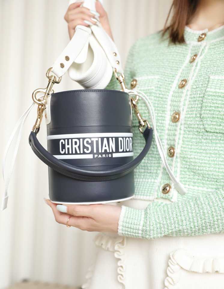 디올 바이브 버킷백 스몰 | 사이즈: 14 x 18 x 14cm