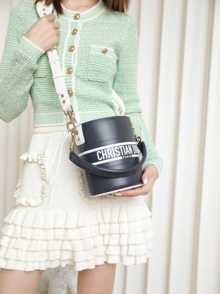 디올 바이브 버킷백 스몰 | 사이즈: 14 x 18 x 14cm