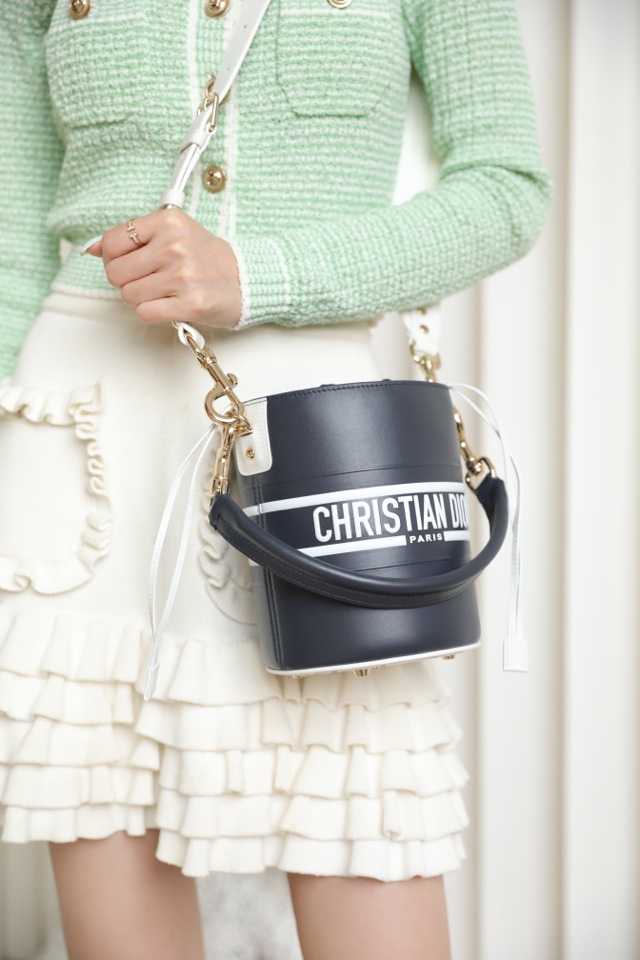 디올 바이브 버킷백 스몰 | 사이즈: 14 x 18 x 14cm