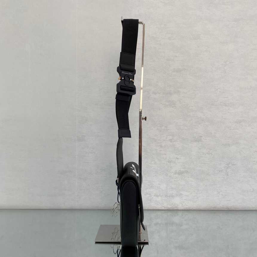 디올 킴존스 새들 크로스백 | 사이즈: 20 x 28.6 x 5cm