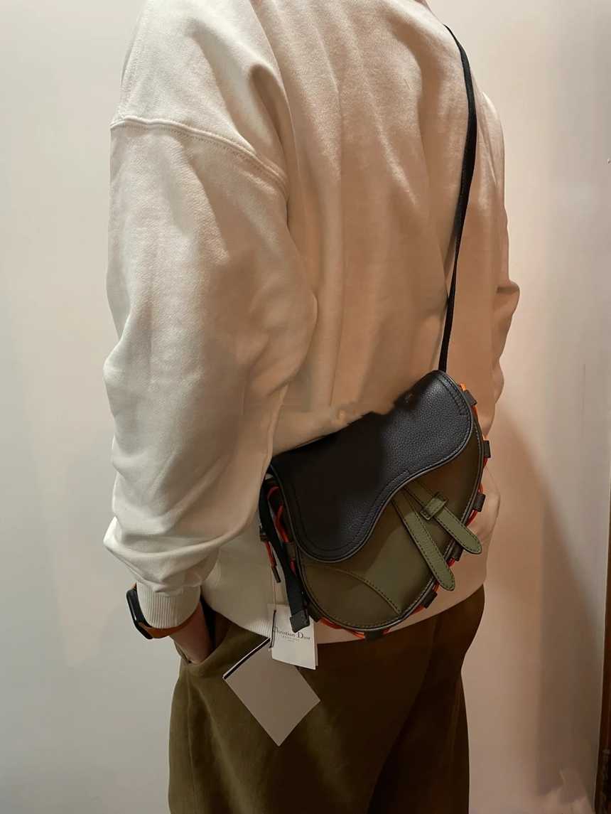 디올 dior x sacai 콜라보 새들 크로스백 | 20 x 16 x 3.5cm
