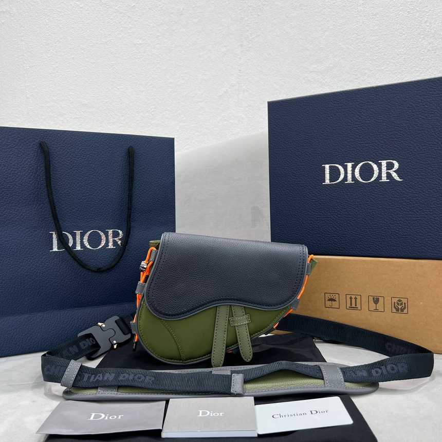 디올 dior x sacai 콜라보 새들 크로스백 | 20 x 16 x 3.5cm