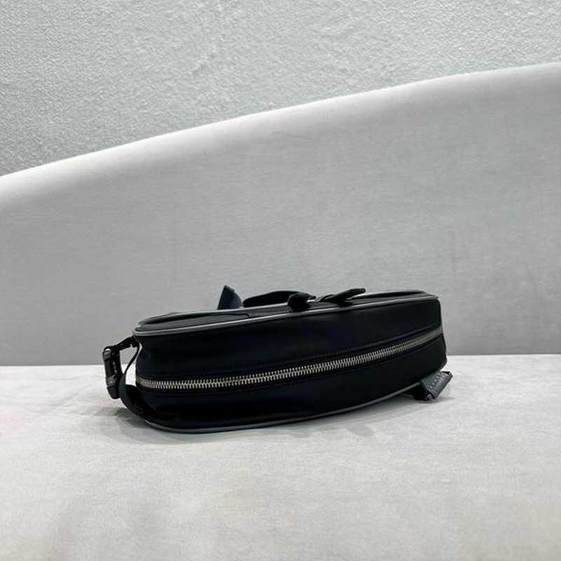 디올 콜라보 새들 크로스백 | 사이즈: 26 x 19 x 4.5cm