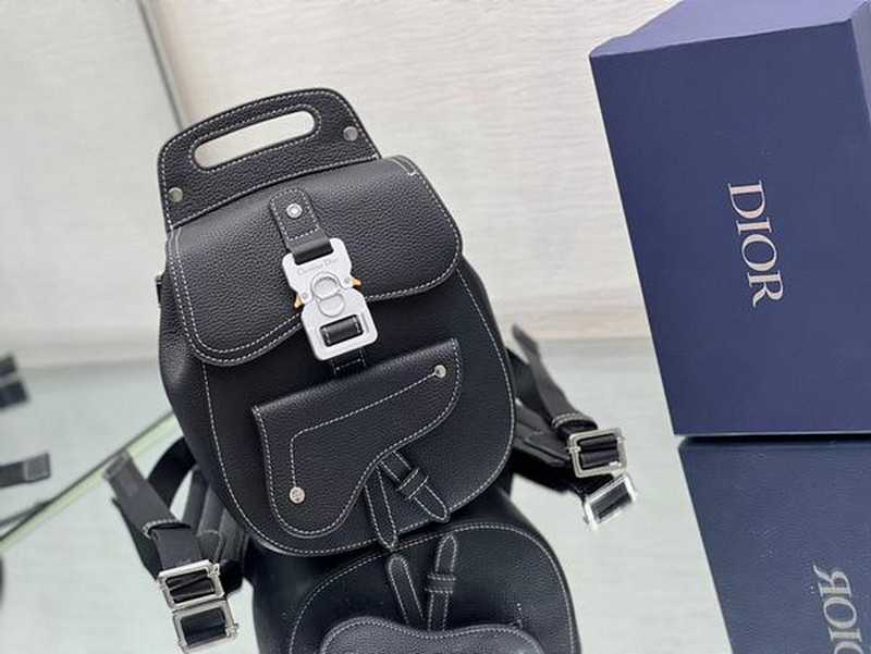 디올 CD 갤롭 백팩 | 사이즈: 19 x 27.5 x 11.5cm