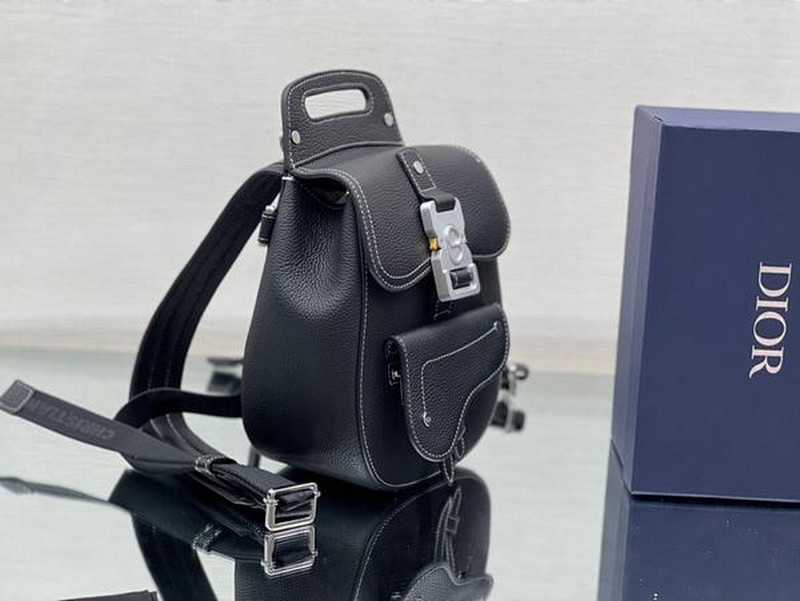 디올 CD 갤롭 백팩 | 사이즈: 19 x 27.5 x 11.5cm