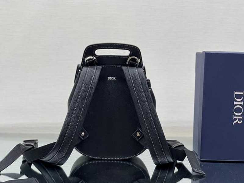 디올 CD 갤롭 백팩 | 사이즈: 19 x 27.5 x 11.5cm