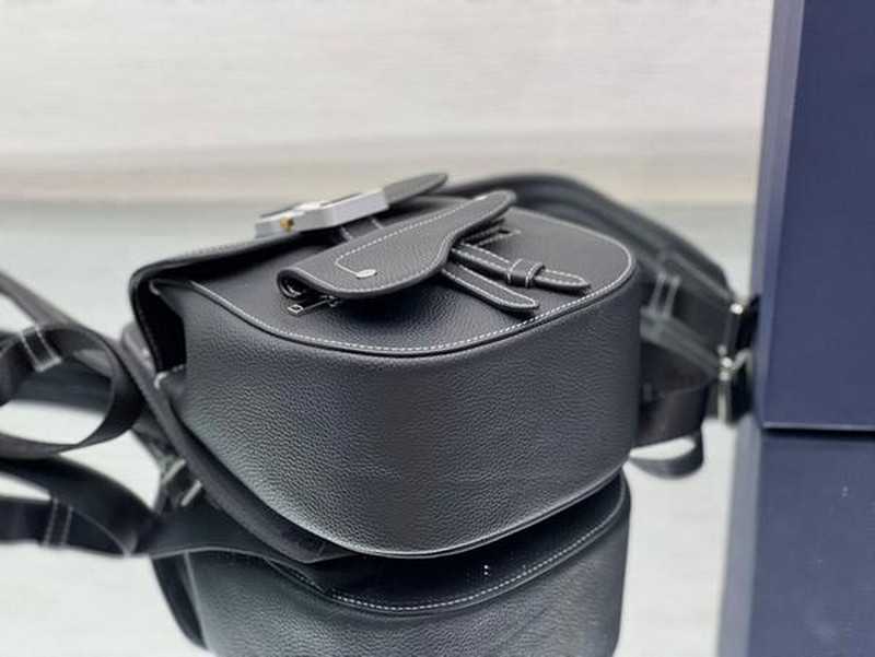 디올 CD 갤롭 백팩 | 사이즈: 19 x 27.5 x 11.5cm