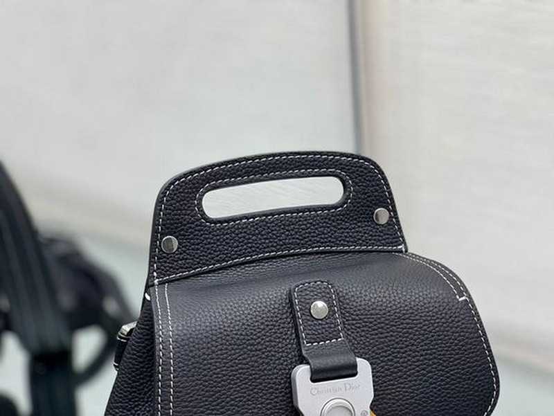 디올 CD 갤롭 백팩 | 사이즈: 19 x 27.5 x 11.5cm