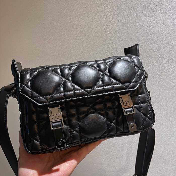 디올 매크로까나쥬 캠프백 스몰 | 사이즈: 23 x 15 x 8cm