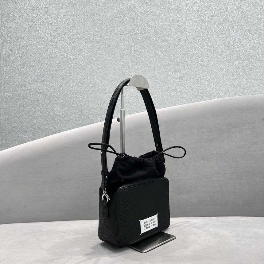 마르지엘라 5AC 카메라백 | 사이즈: 30 x 19 x 21cm