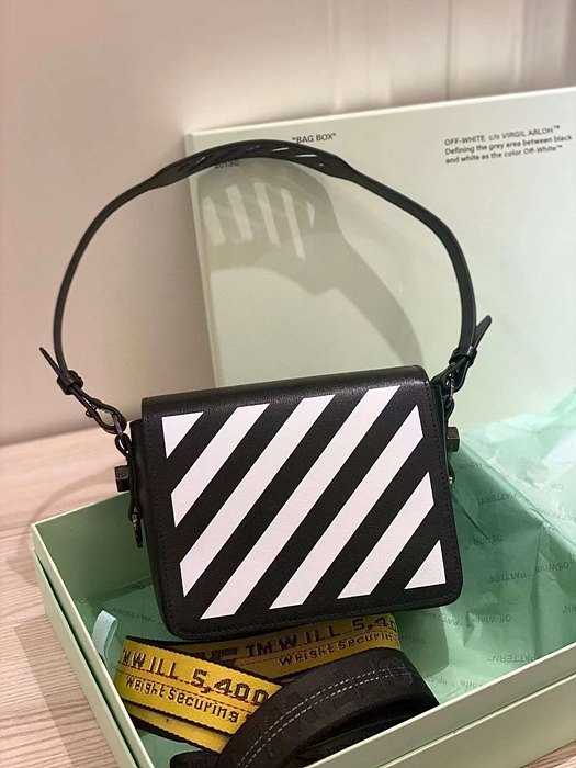 오프화이트(off white) 디아그 플랩백 | 사이즈: 20cm