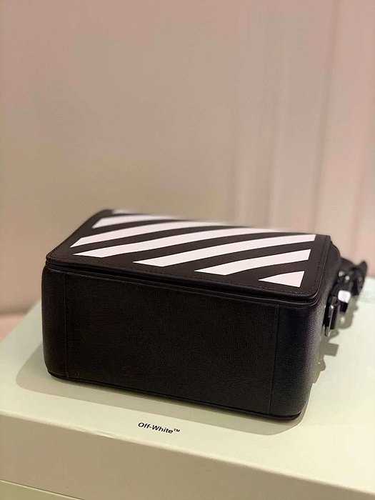 오프화이트(off white) 디아그 플랩백 | 사이즈: 20cm
