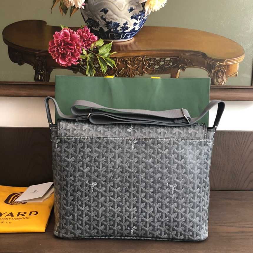 고야드 카펜티엔 메신저백 | 바닥 길이 35cm 높이 25cm 폭 13cm