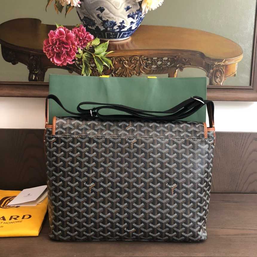 고야드 카펜티엔 메신저백 | 바닥 길이 35cm 높이 25cm 폭 13cm