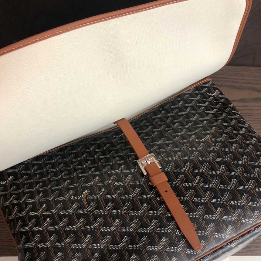 고야드 카펜티엔 메신저백 | 바닥 길이 35cm 높이 25cm 폭 13cm