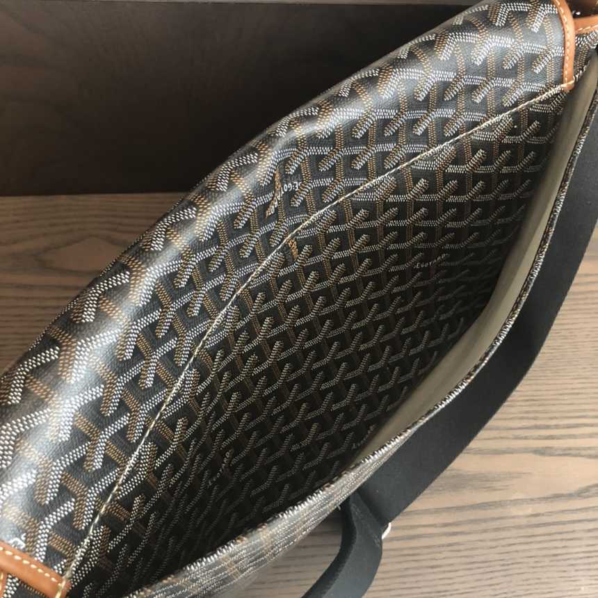 고야드 카펜티엔 메신저백 | 바닥 길이 35cm 높이 25cm 폭 13cm