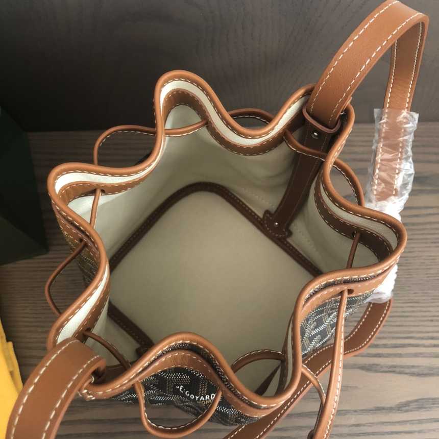 고야드 쁘띠플로 버킷백 | 15 * 23 * 17 cm
