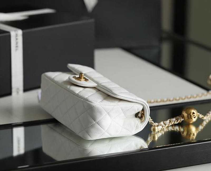 샤* 골드볼 플랩백 | 13 x 20 x 7cm