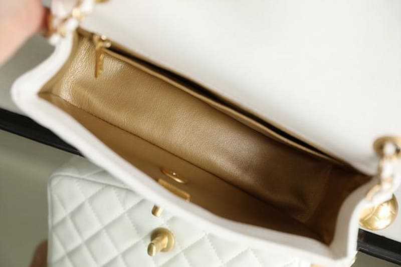 샤* 골드볼 플랩백 | 13 x 20 x 7cm