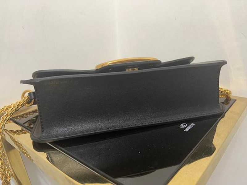 발렌티노 가라바니 로코 숄더백 | 19 x 14 x 11cm