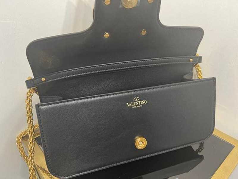 발렌티노 가라바니 로코 숄더백 | 19 x 14 x 11cm