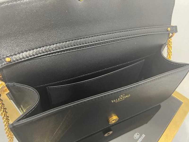 발렌티노 가라바니 로코 숄더백 | 19 x 14 x 11cm