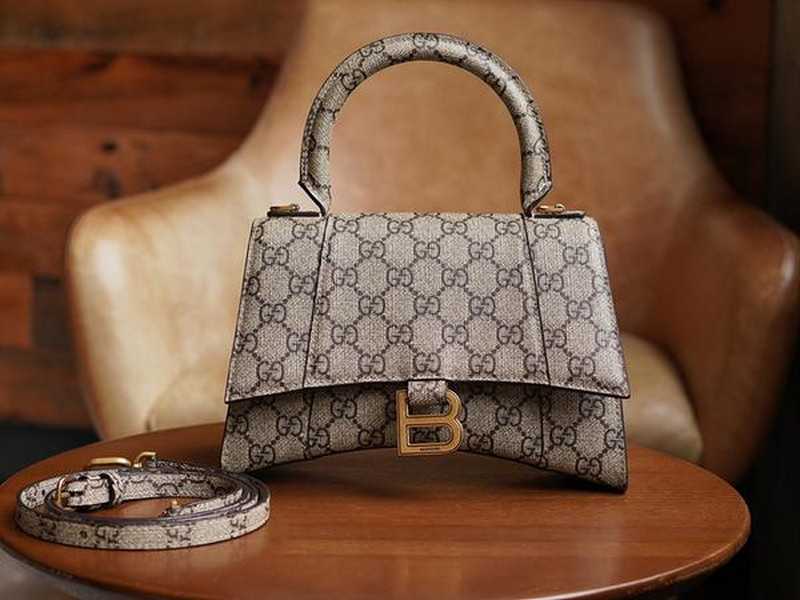 발렌시아가 해커 프로젝트 아워글래스 숄더백 | 22.5 x 14.5 x 10cm