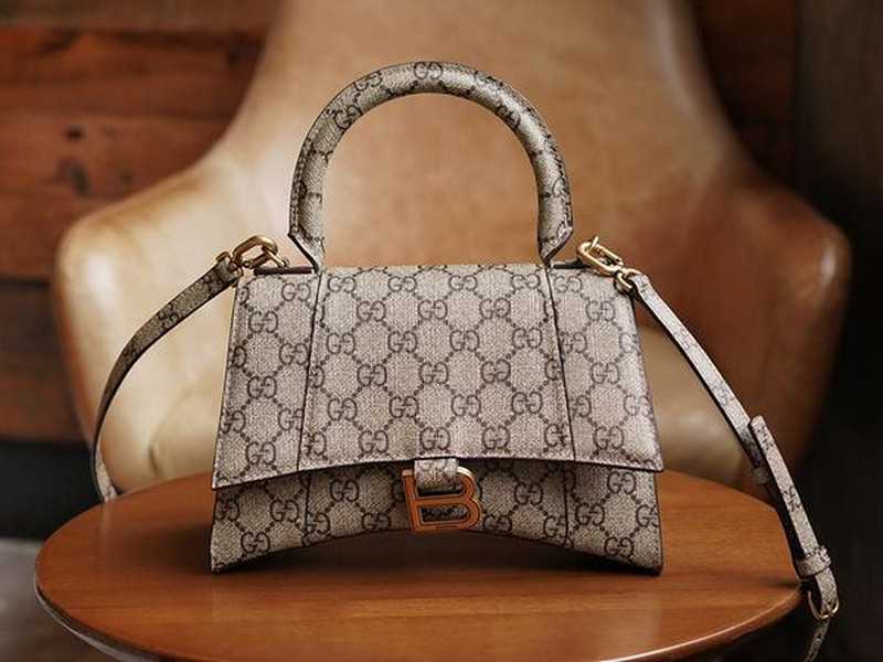 발렌시아가 해커 프로젝트 아워글래스 숄더백 | 22.5 x 14.5 x 10cm