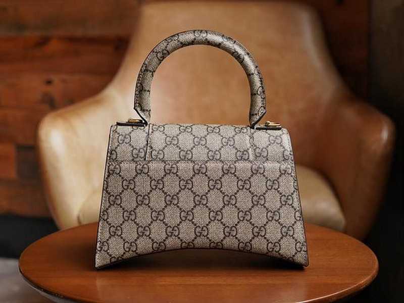 발렌시아가 해커 프로젝트 아워글래스 숄더백 | 22.5 x 14.5 x 10cm