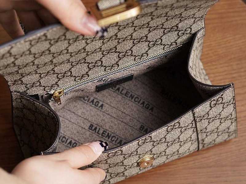 발렌시아가 해커 프로젝트 아워글래스 숄더백 | 22.5 x 14.5 x 10cm