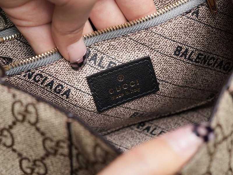 발렌시아가 해커 프로젝트 아워글래스 숄더백 | 22.5 x 14.5 x 10cm