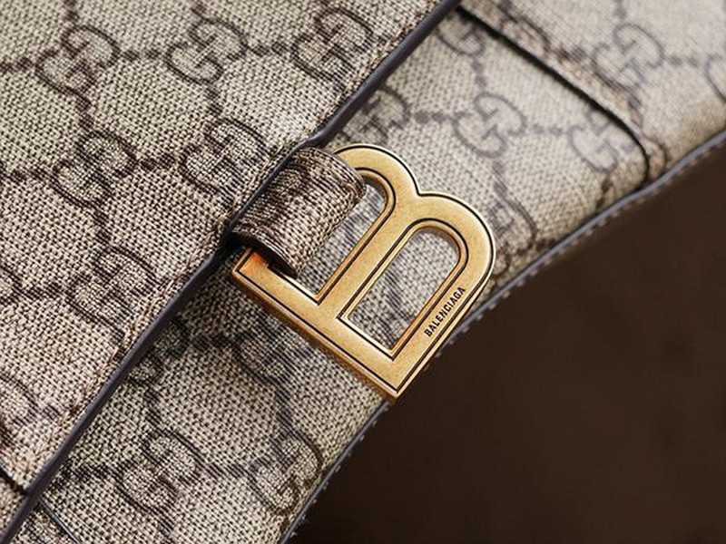 발렌시아가 해커 프로젝트 아워글래스 숄더백 | 22.5 x 14.5 x 10cm