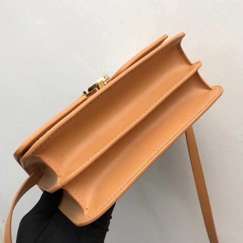 버버리 TB 크로스백 스몰 | 21 x 16 x 6cm