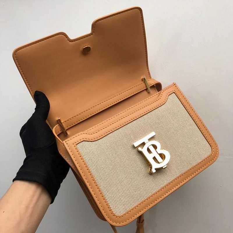 버버리 TB 크로스백 스몰 | 21 x 16 x 6cm