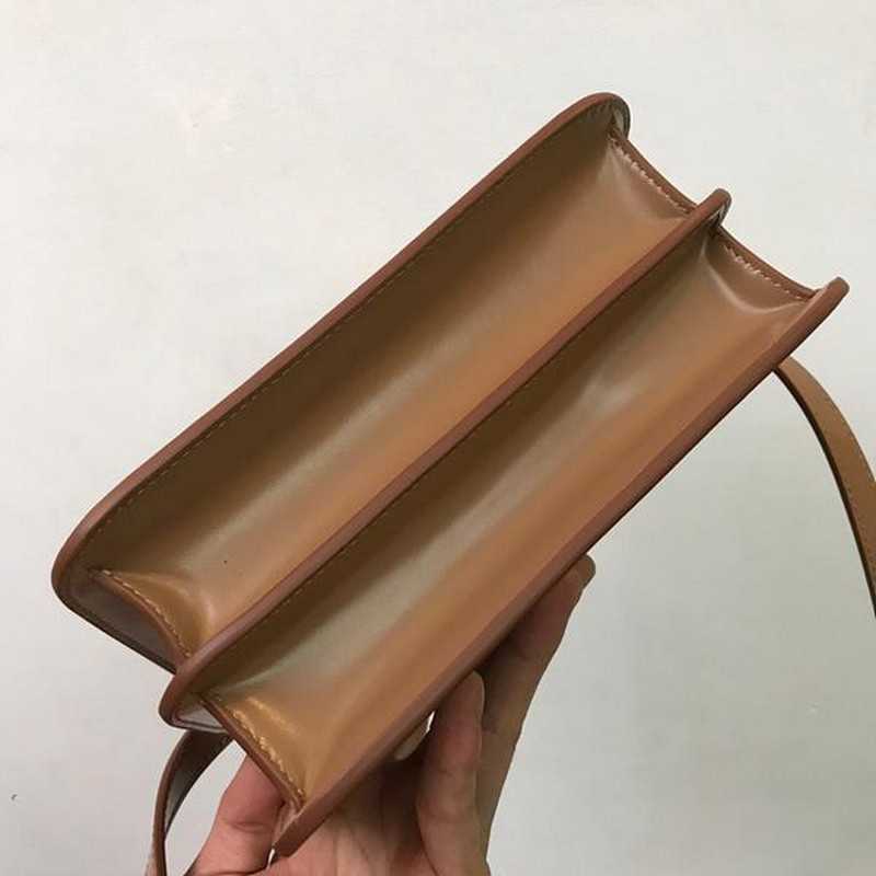 버버리 TB 크로스백 스몰 | 21 x 16 x 6cm