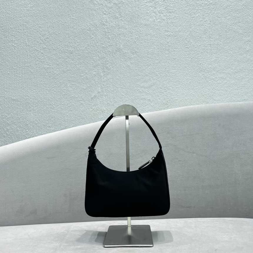 프라다 리에디션 나일론 호보백 | 23x17x6cm