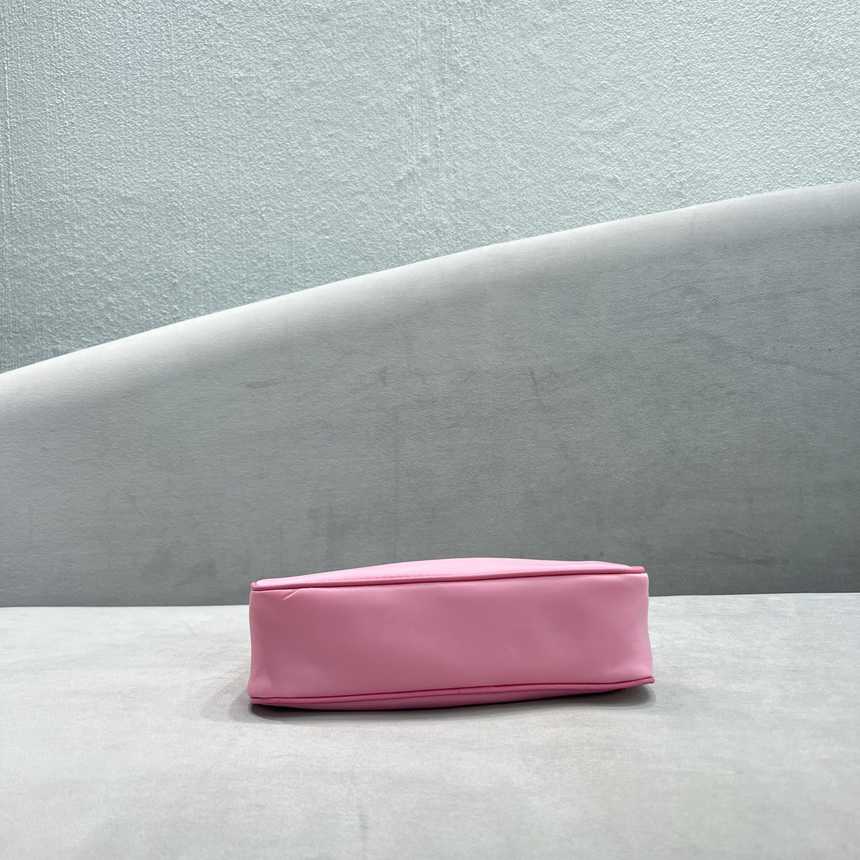 프라다 리에디션 나일론 호보백 (사피아노 숄더 스트랩) | 23 x 17 x 6cm