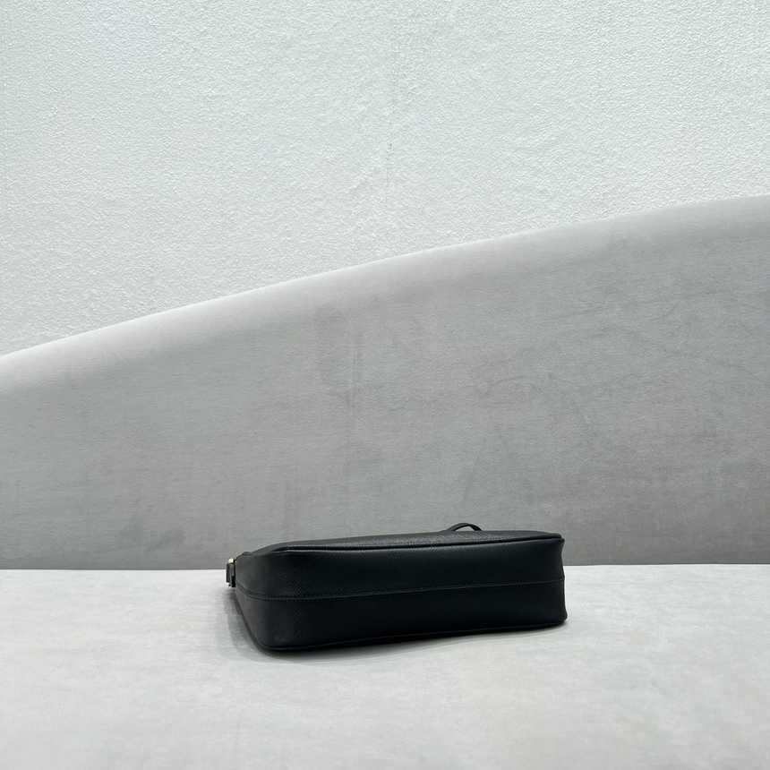 프라다 리에디션 사피아노 호보백 | 23 x 17 x 6cm