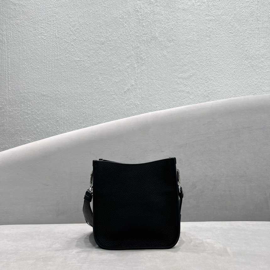 프라다 미니 크로스백 | 19 x 6 x 20cm