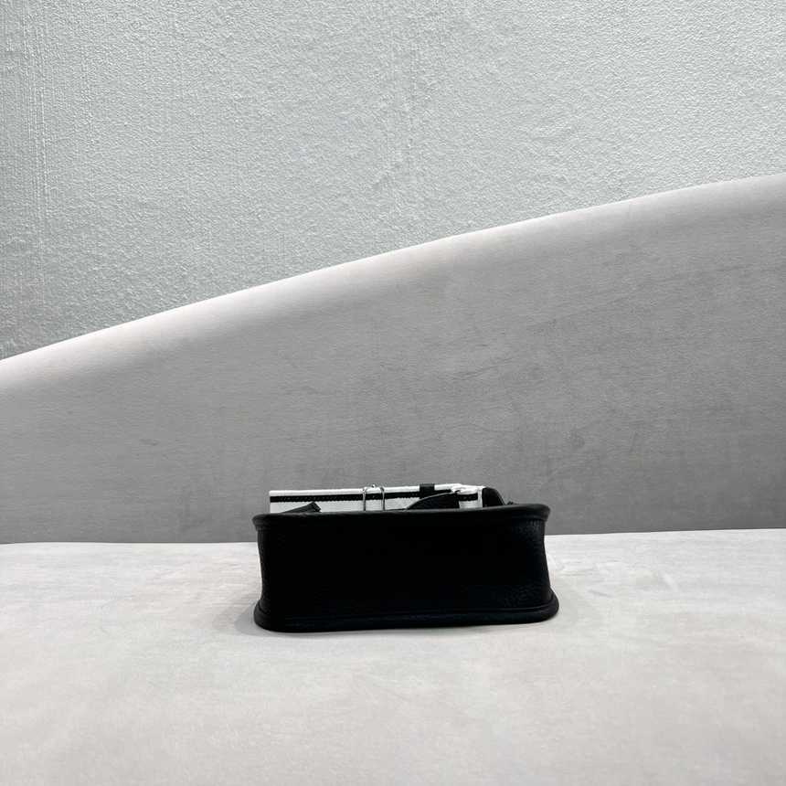프라다 미니 크로스백 | 19 x 6 x 20cm