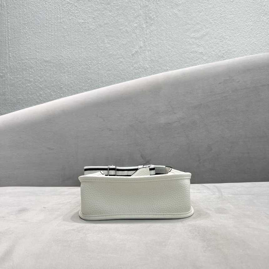 프라다 미니 크로스백 | 19 x 6 x 20cm